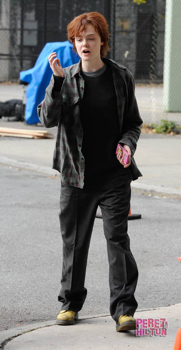 Elle Fanning on set Three Generations