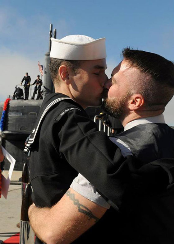 feat-gaynavykiss-1