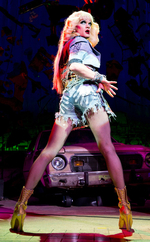 rs_634x1024-140410140851-634.Neil-Patrick-Harris-Hedwig-the-Angry-Inch-NYC.2.ms.041014