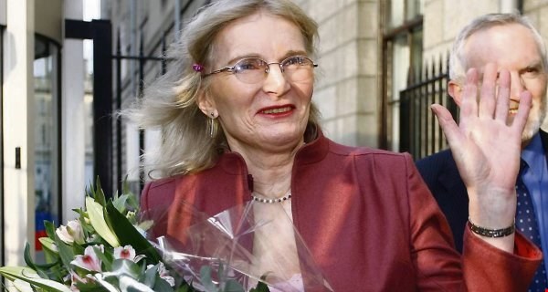 DrLydiaFoyFlowers_large