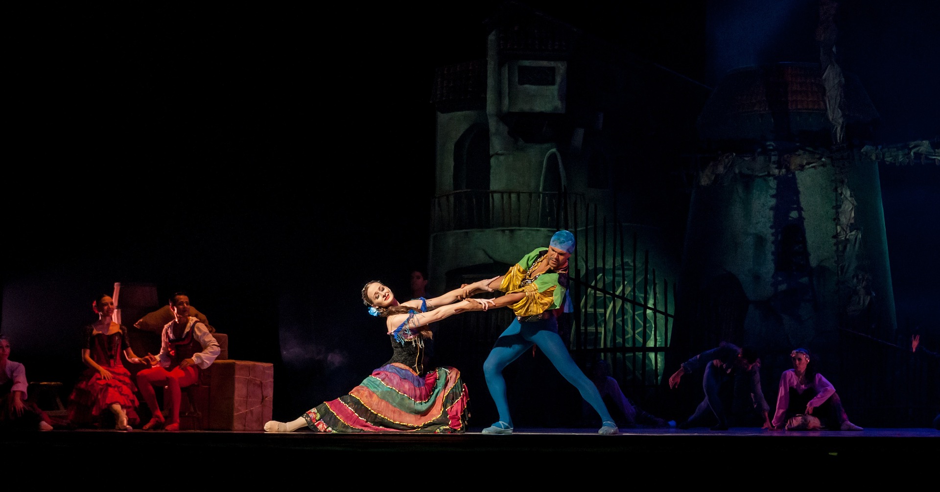 A picture of two opera performers in colourful costumes, just like trans opera singer lucia Lucas might wear