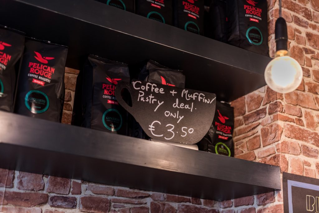 A sign for coffee and pastry for 3.50 in Aperitivo