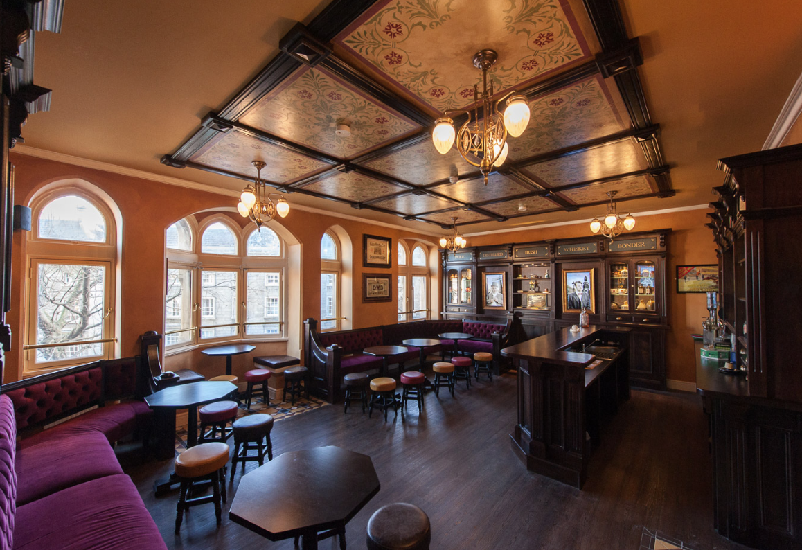 An old style Irish bar at the Irish Whiskey Museum