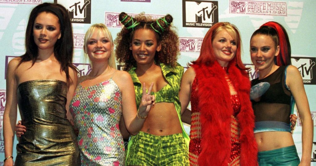 Spice Girls posing at the MTV Europe Music Awards