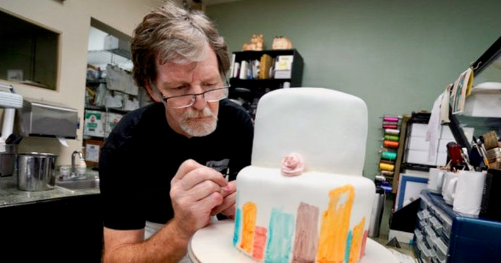 American business owner decorating a cake