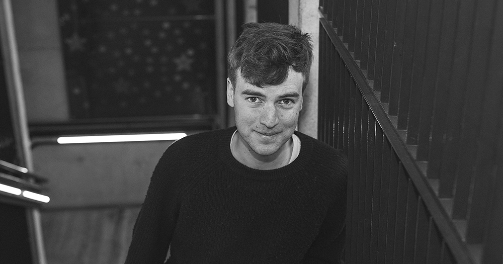 Tom Wells play 'Jumper For Goalposts'