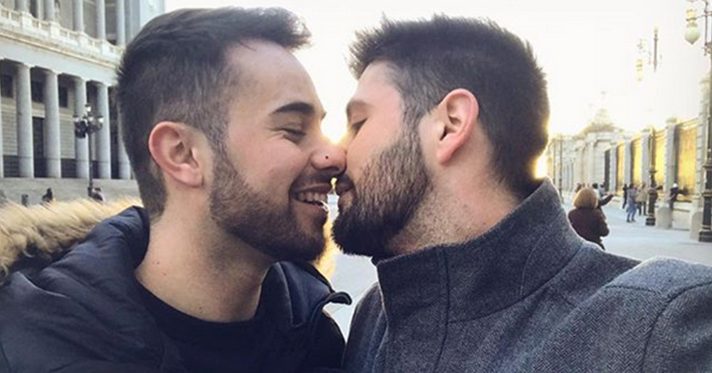instagram-blocks-gay-couple-kissing