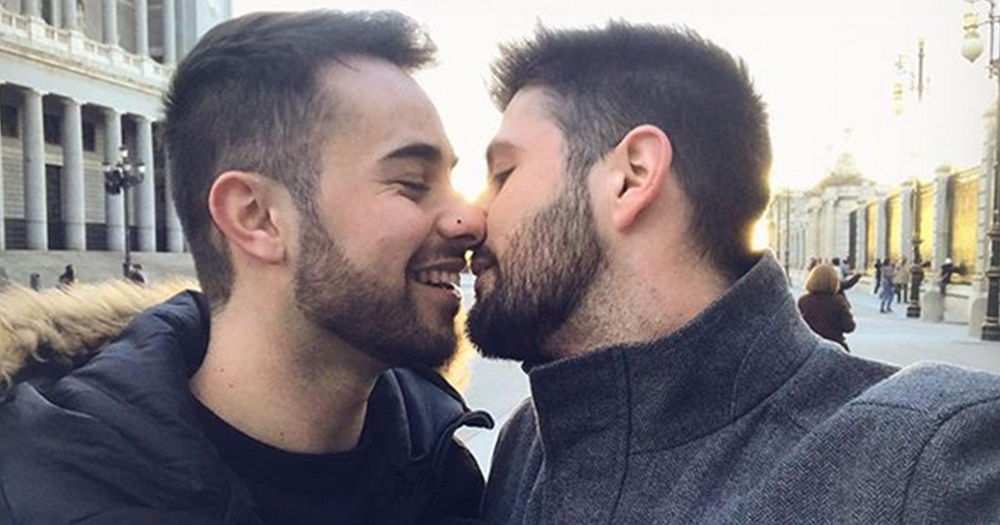 GAY DATING SUNSHINE COAST