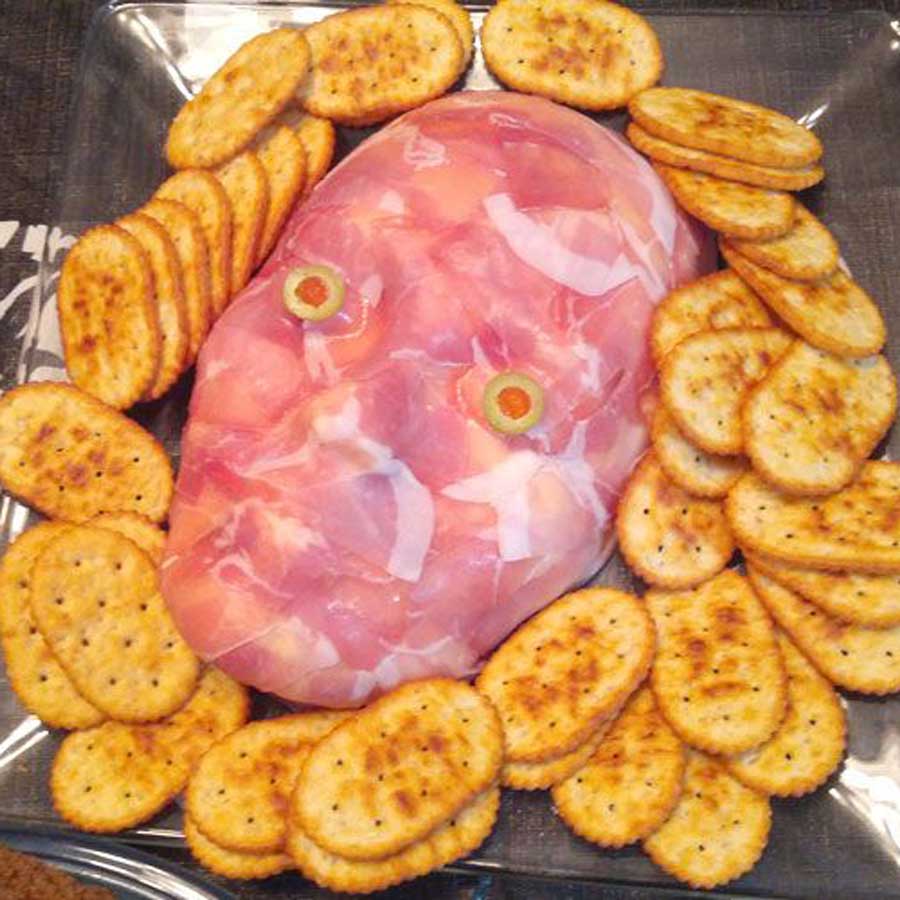 Meat platter shaped as a face
