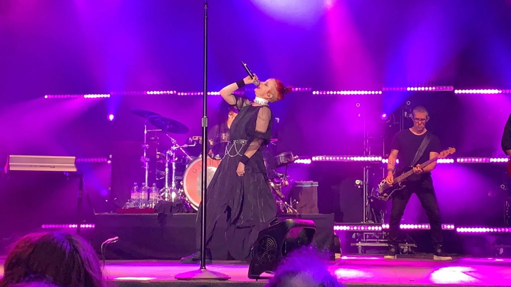 Shirley Manson from Garbage singing