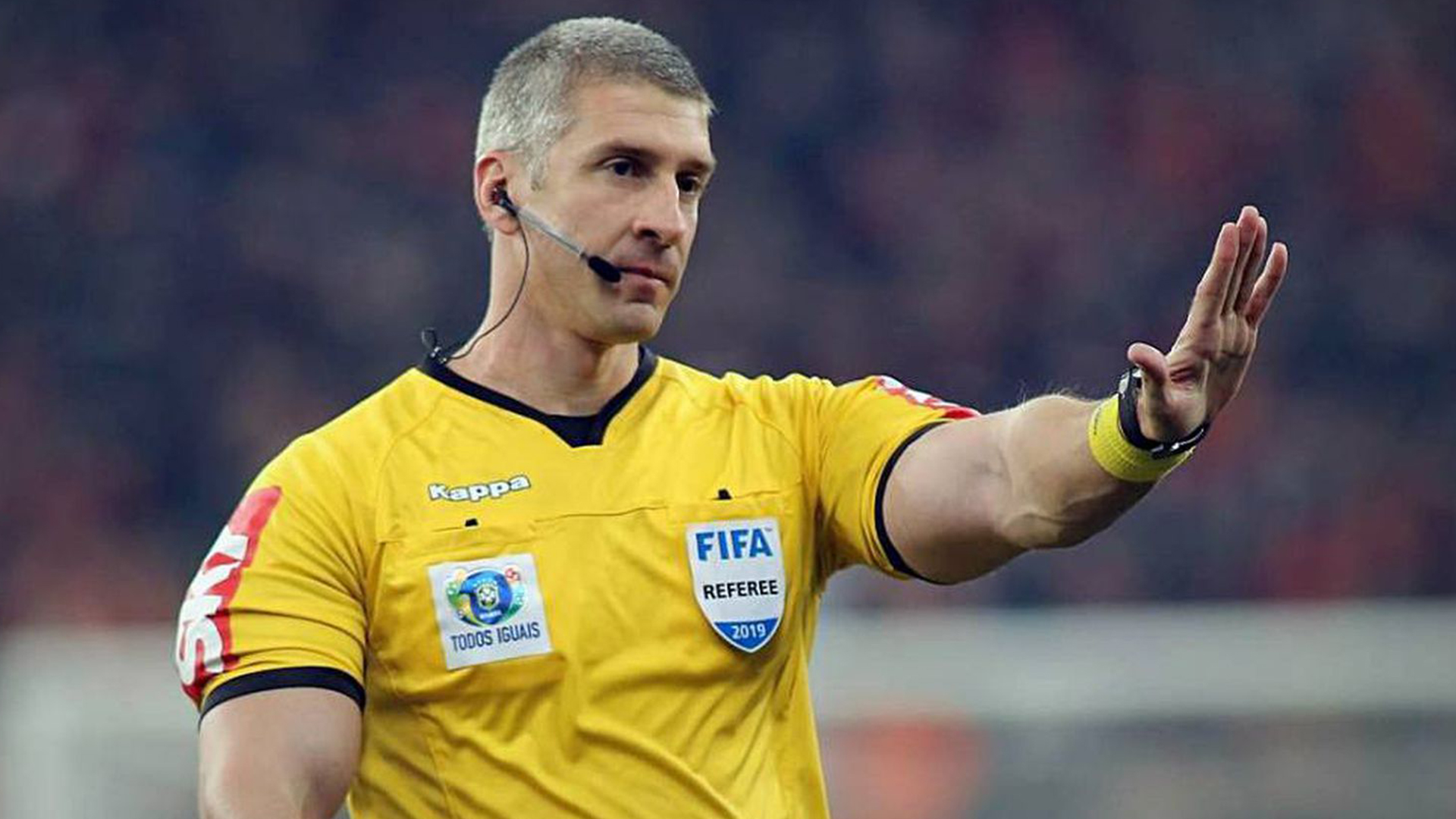 brazilian-referee-stops-football-match-following-homophobic-chants-gcn