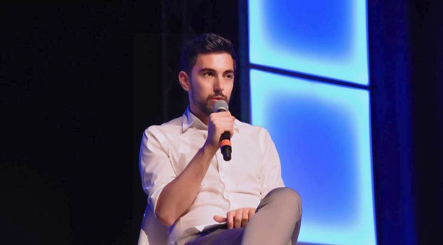 Italian journalist Simone Alliva who commented on the straightwashing of the story of the man who was hospitalised for a life-threatening erection