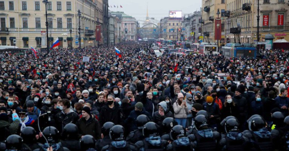 Large gathering of people for protests against Putin