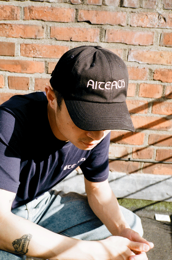 Model wearing AITEACH hat from Protest! collection