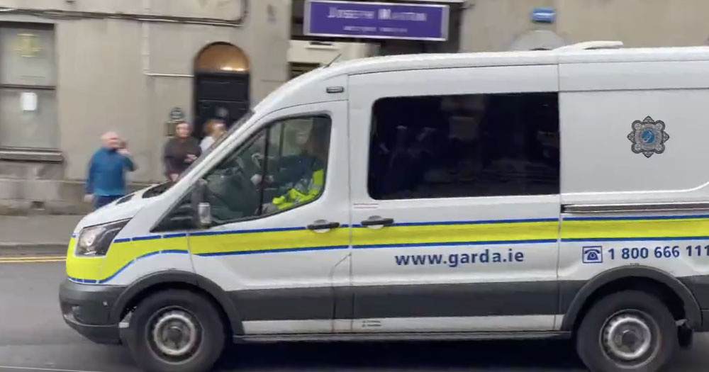 Garda van pulling up outside court where Sligo murders perpetrator was charged