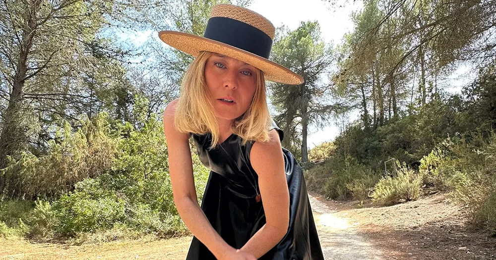 An image from Róisín Murphy's Twitter of her wearing a hat and black dress, looking into the camera.