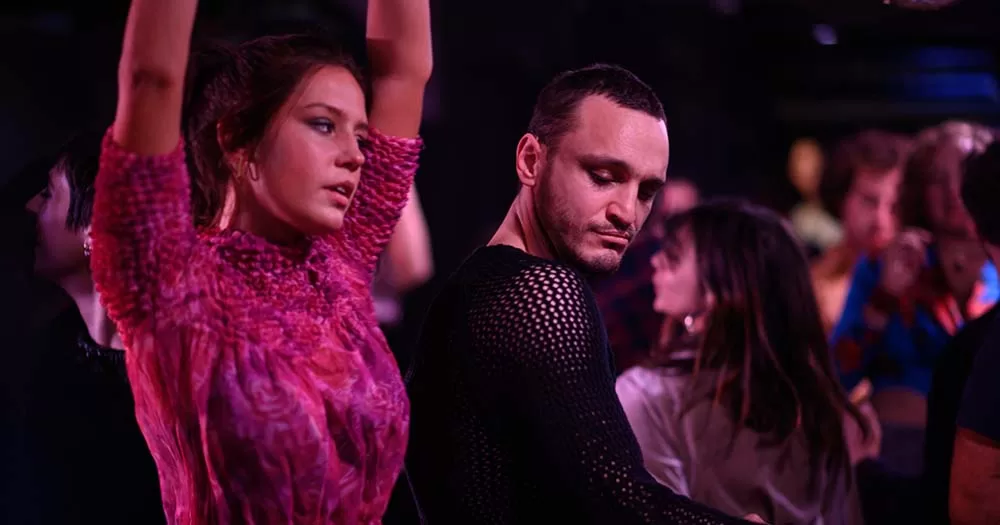 Franz Rogowski and Adèle Exarchopoulos as Tomas and Agathe in the movie Passages visiting a night club.