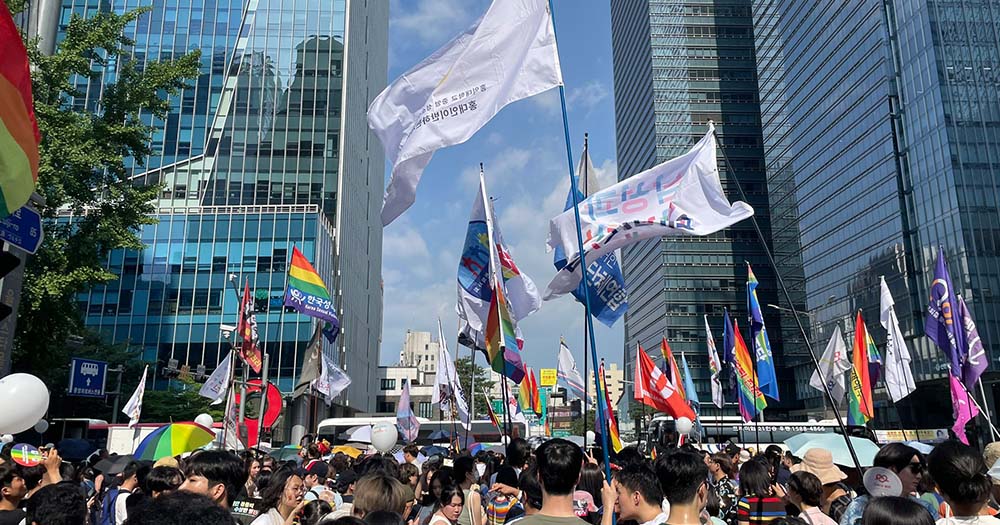 Pride flags and South Korea flags wave, this article is about the gay ban in the military