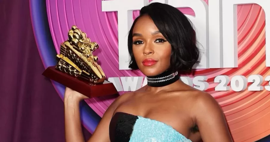 Janelle Monáe posing with their 'Spirit of Soul' award.