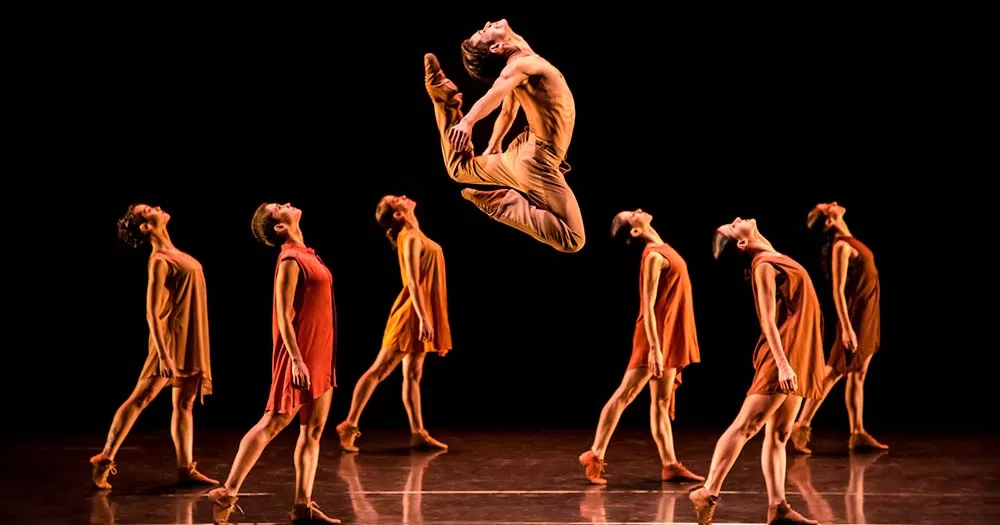 Photograph of São Paulo Dance Company performing on stage