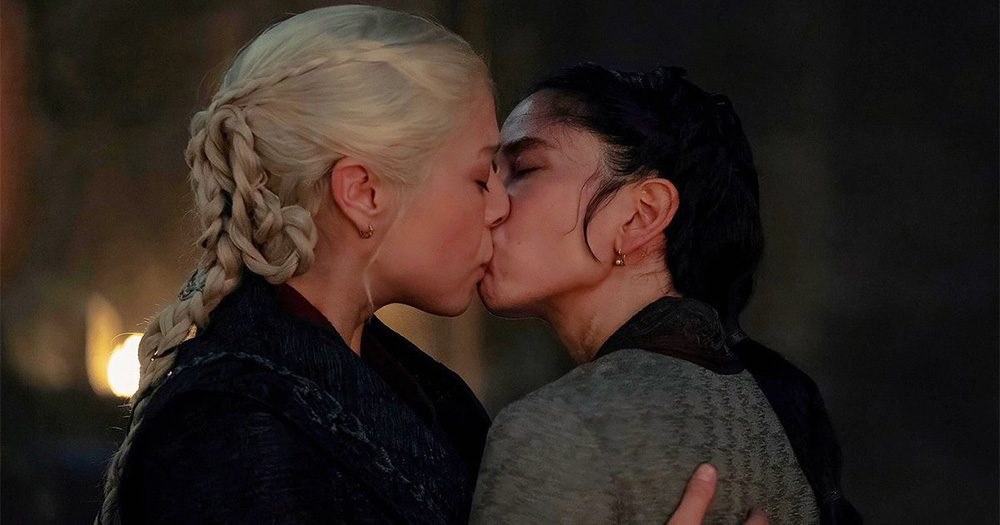 'House of the Dragon' co-stars Emma D'Arcy (Queen Rhaenrya Targaryen) and Sonoya Mizuno (Mysaria) share an on-screen kiss.
