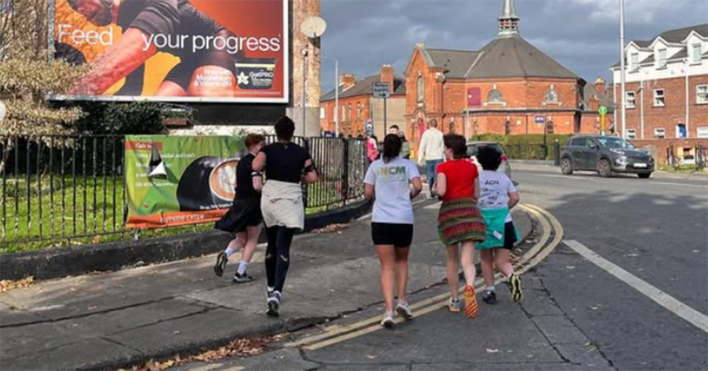 An image of Lez Go Running group running through Dublin.