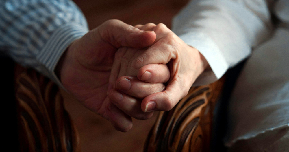 This article is about an LGBTQ+ Bereavement Support Group. In the photo, the hands of two people holding hands.