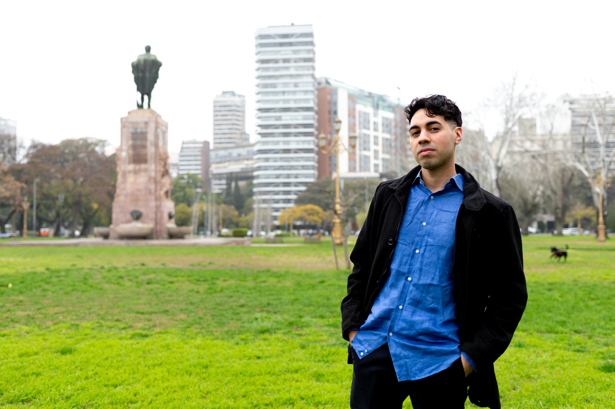 Photo from the Buenos Aires issue of the Elska Magazine. It portrays a man posing for a photo in a park.