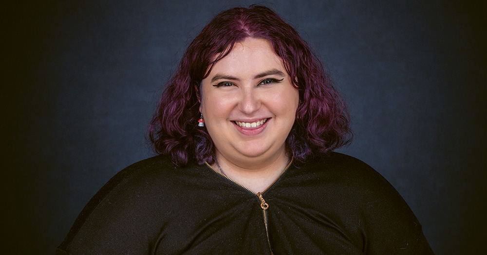 Portrait of queer Irish teenager Lea Hennessy smiling.