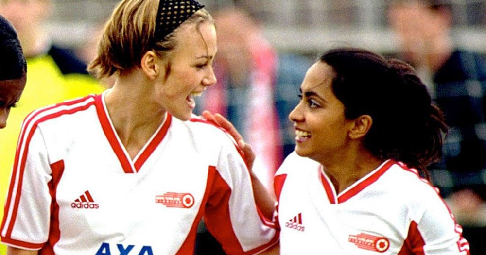 Still of Juliette and Jess from the film Bend It Like Beckham.