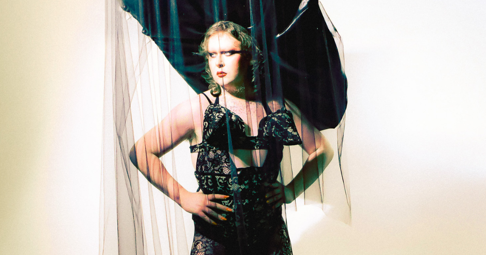 Image shows SexyTadhg,  Ireland’s audacious LGBTQ+ breakout star, makes a powerful return with Ceannasacht a sultry, jazz infused single that reclaims the Irish language for queer identity. 