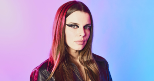 Julia Fox who recently came out as pansexaul poses at the 2022 Film Independent Spirit Awards