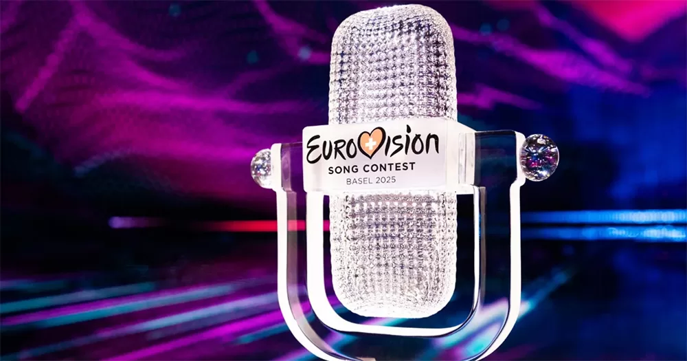 This article is about countries being able to vote on whether or not Israel should be allowed to participate in Eurovision. The image shows a glass Eurovision trophy in the shape of a microphone.