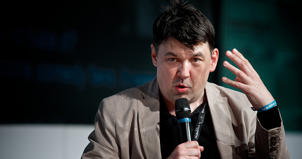 Graham Linehan speaking into a microphone.