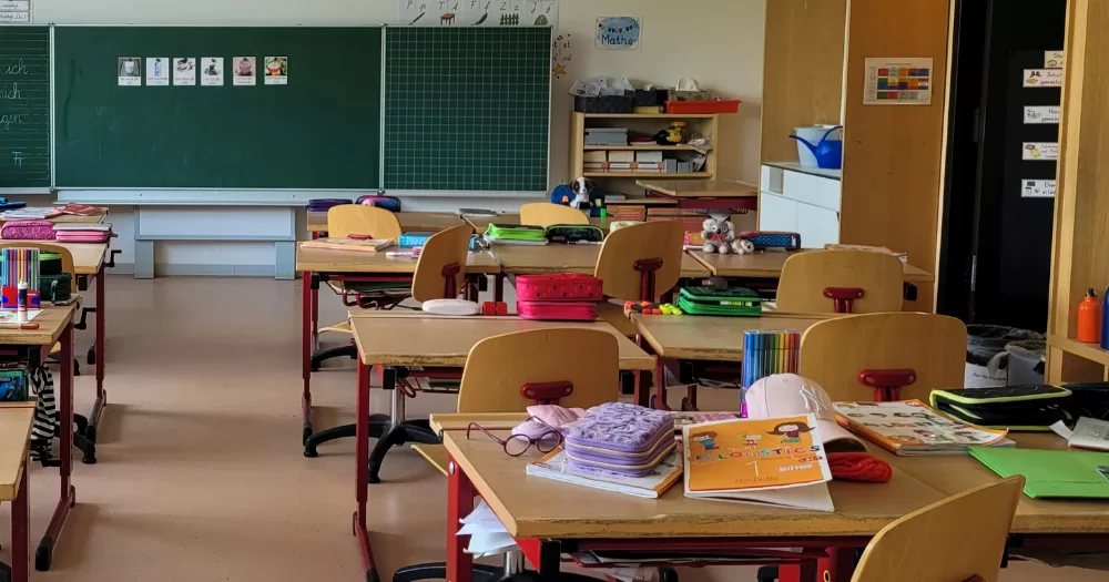 Image shows an empty classroom.