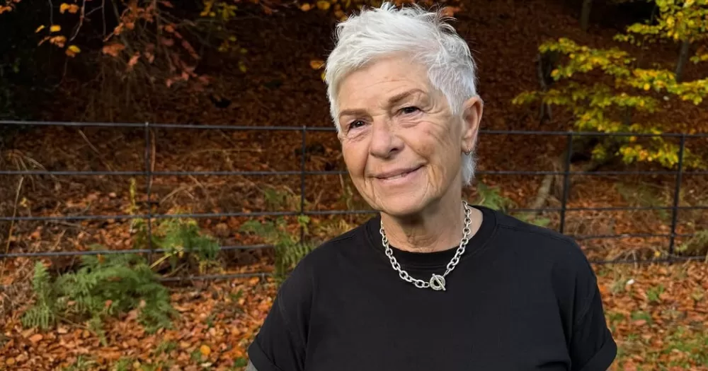 LilLesbian Nan poses wearing a black tshirt and silver chain