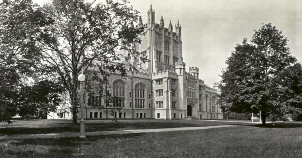A black-and-white photo of Vassar College from 1912, a time where queer students where not openly welcomed on campus.