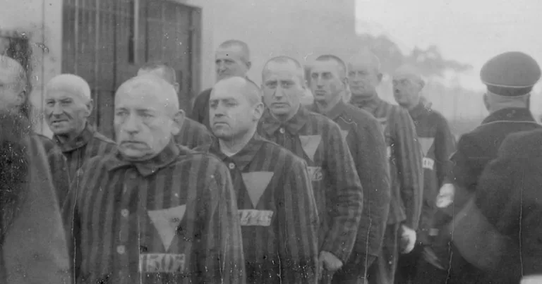 Holocaust prisoners wearing the pink triangle