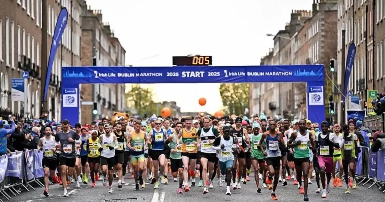 People running the 2025 Dublin Marathon.