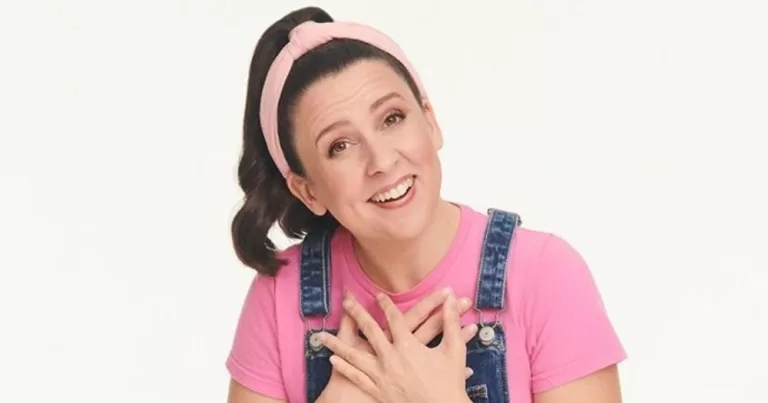 Photo of YouTuber Ms Rachel looking at the camera with a white background.